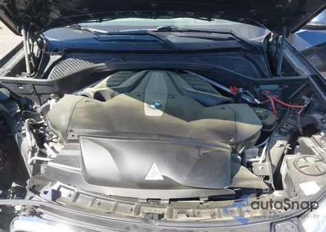 2015 BMW X5 xDrive50I z USA, uszkodzony, nr VIN 5UXKR6C58F0J78920